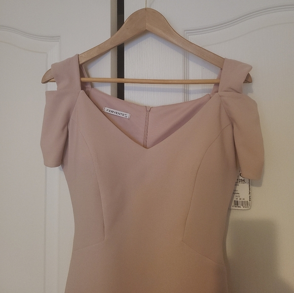 Beautiful off the shoulder cocktail dress - Picture 2 of 5